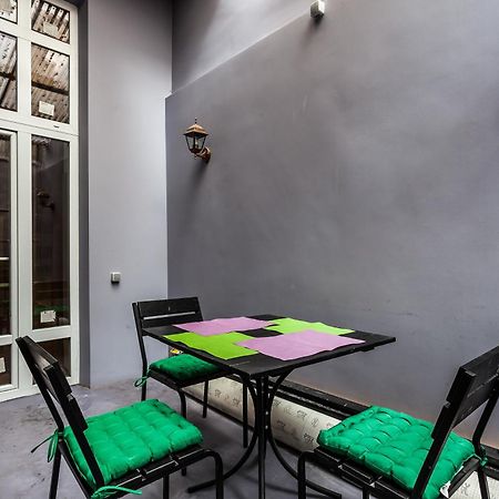 Leosphere Hostel Lwów Zewnętrze zdjęcie