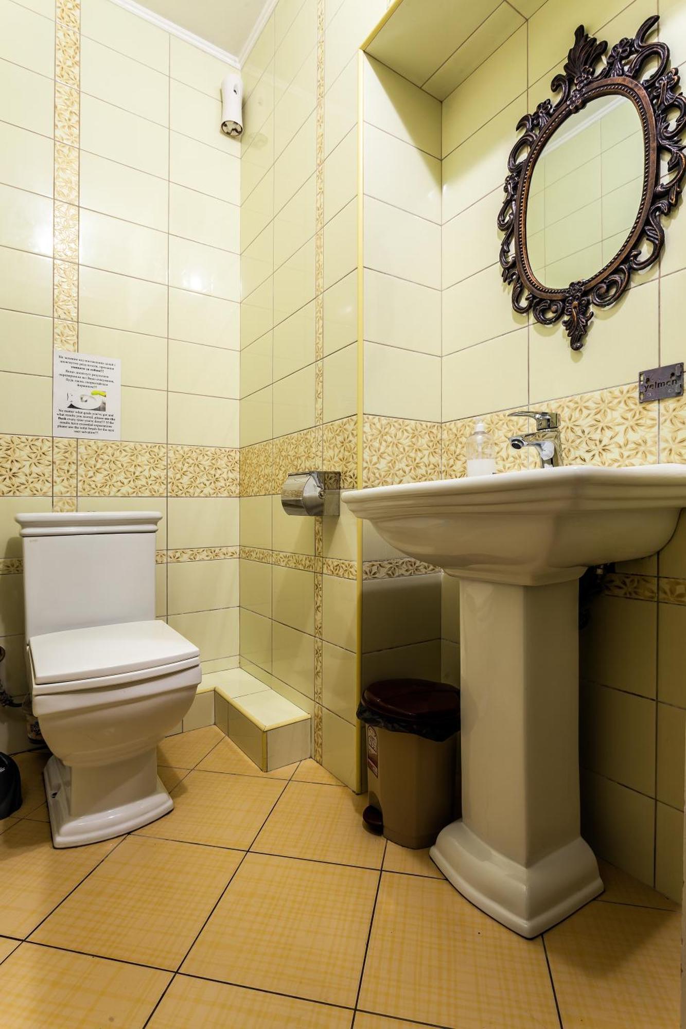 Leosphere Hostel Lwów Zewnętrze zdjęcie