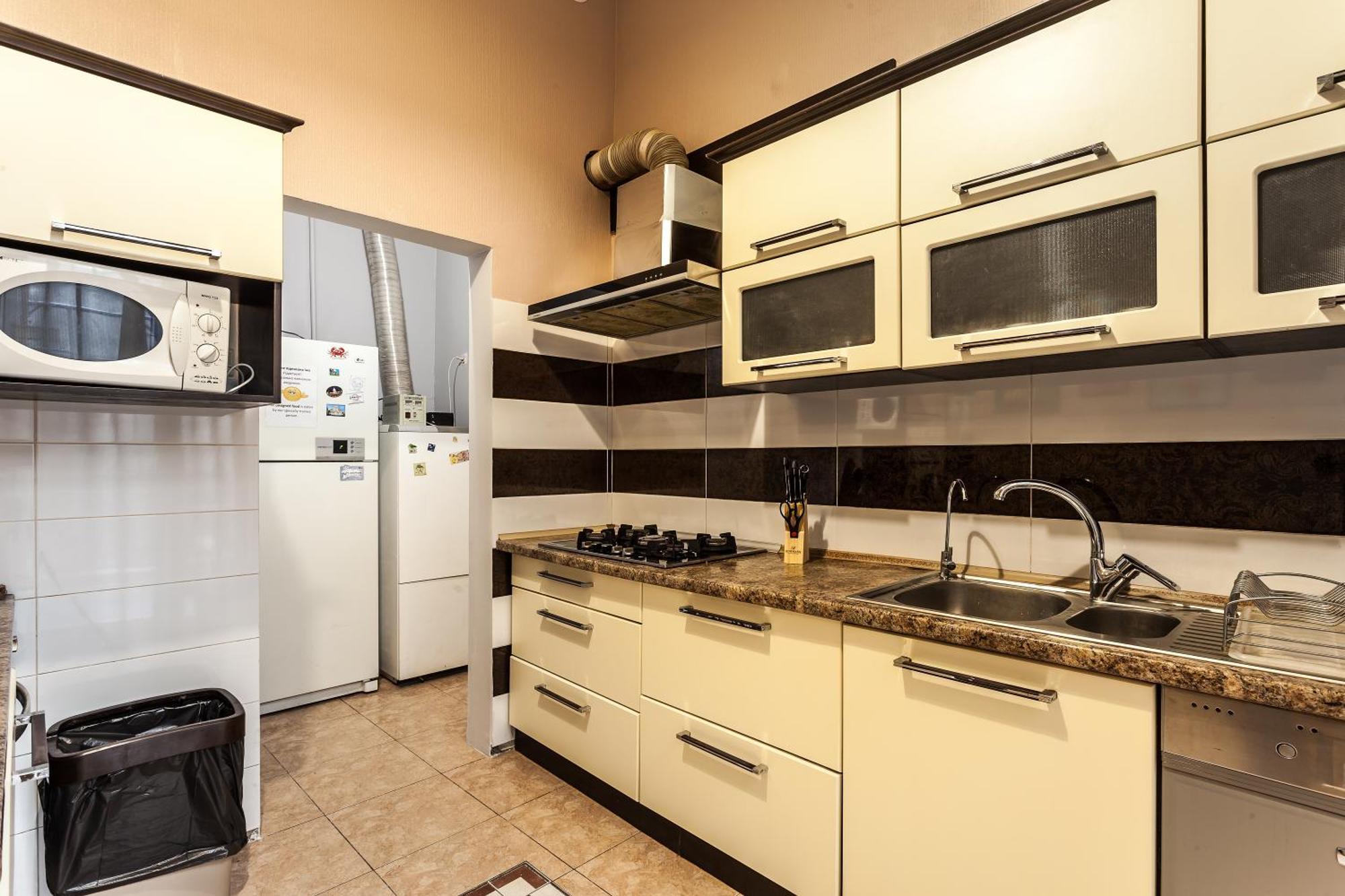 Leosphere Hostel Lwów Zewnętrze zdjęcie