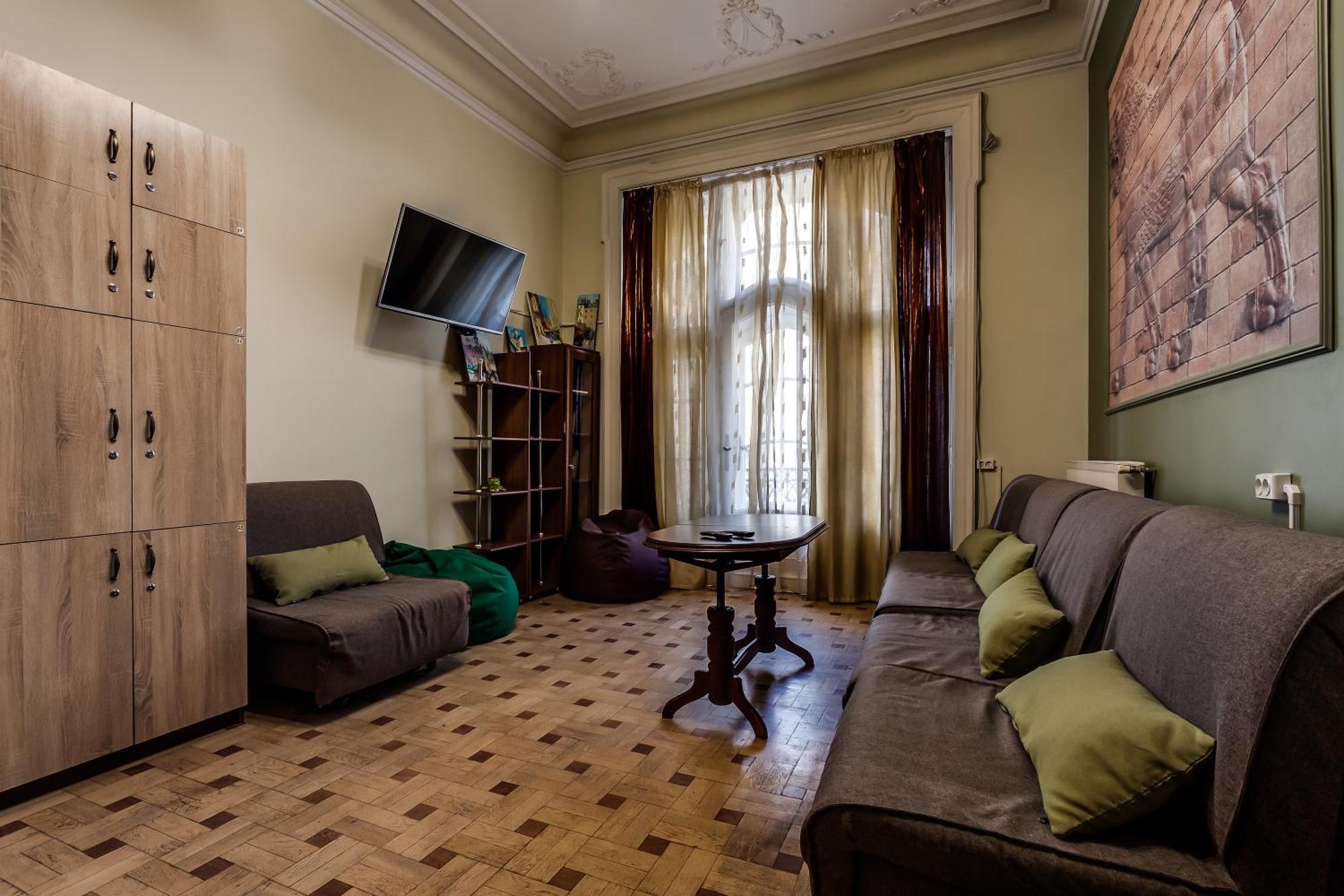 Leosphere Hostel Lwów Zewnętrze zdjęcie