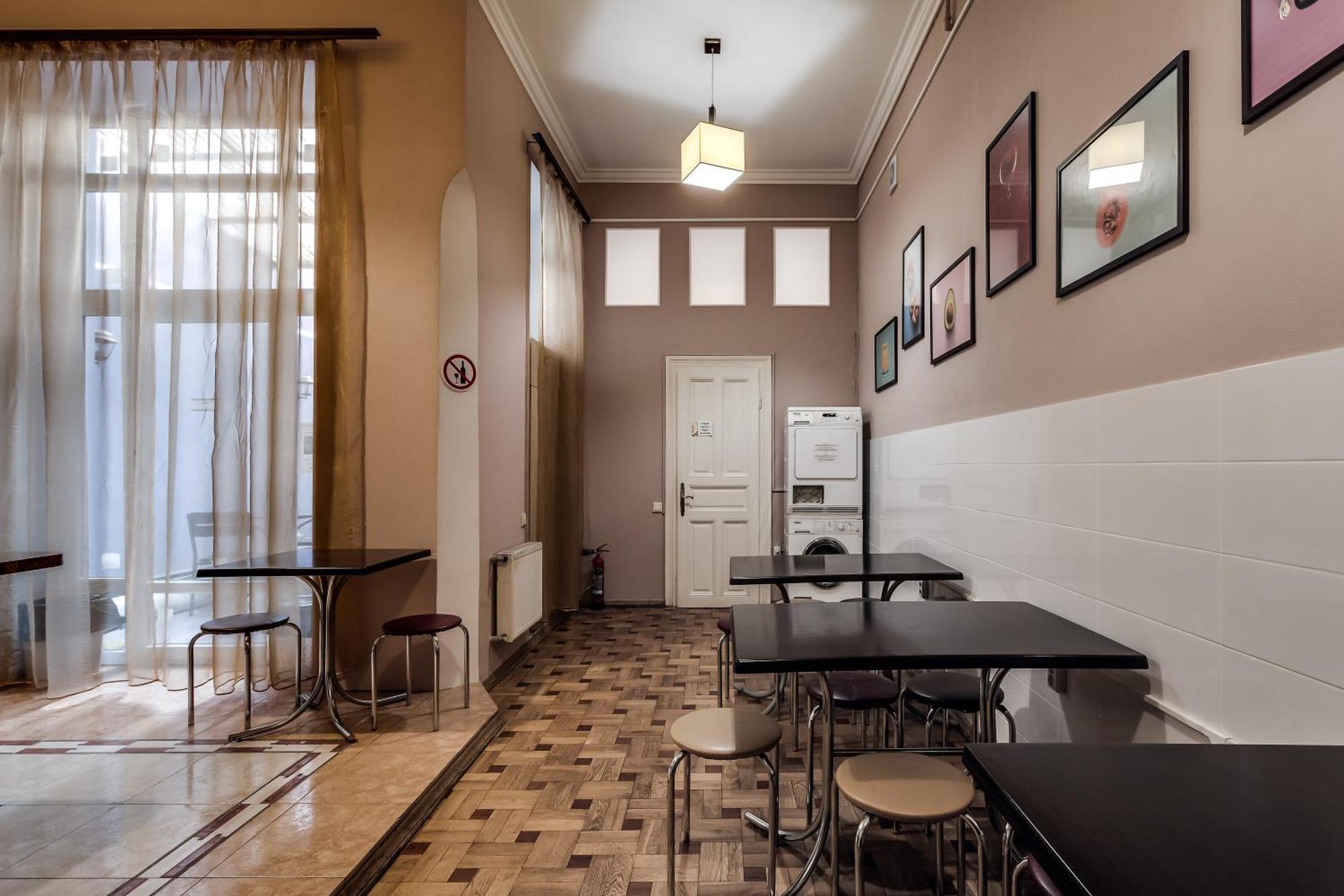 Leosphere Hostel Lwów Zewnętrze zdjęcie
