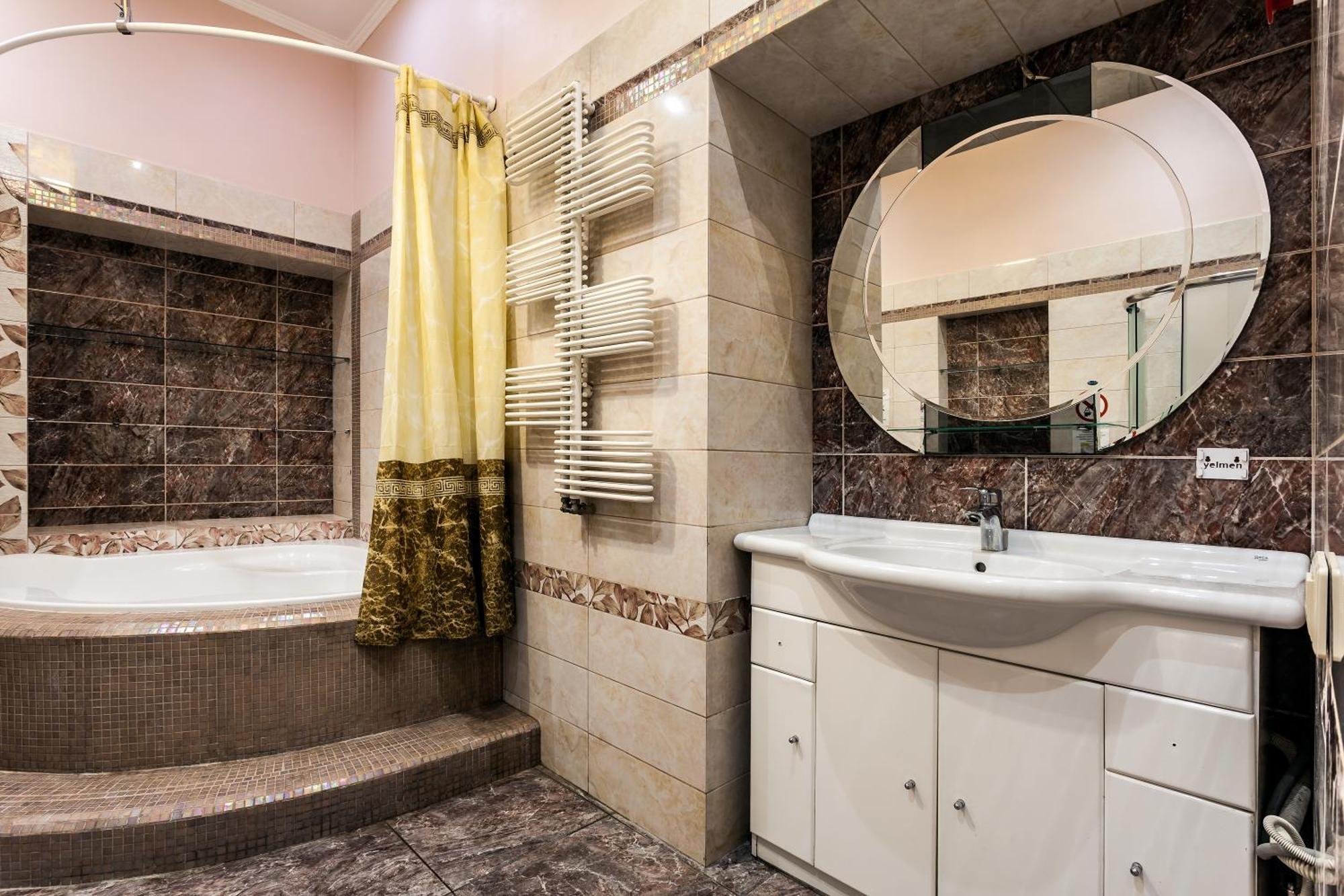 Leosphere Hostel Lwów Zewnętrze zdjęcie