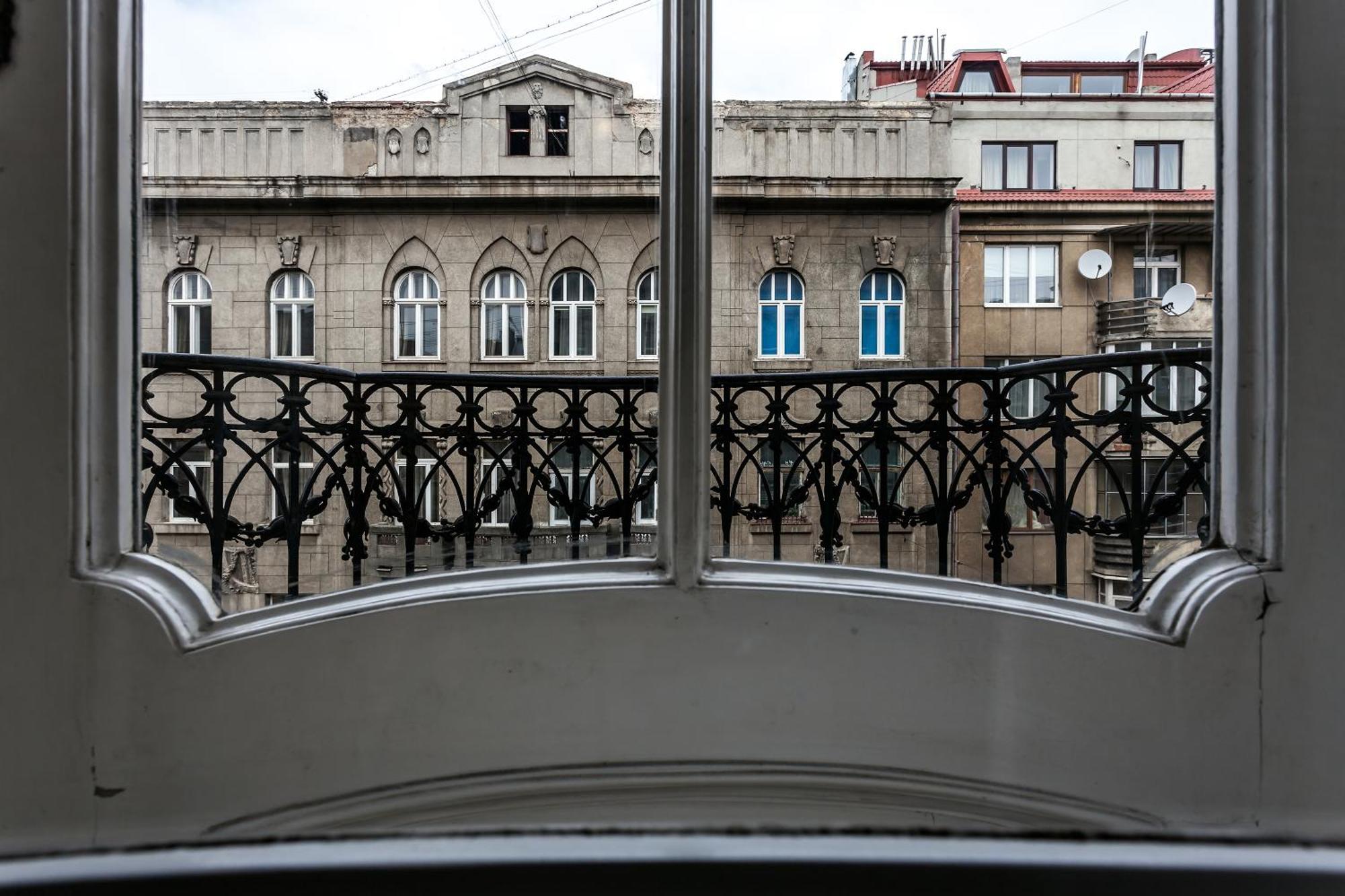 Leosphere Hostel Lwów Zewnętrze zdjęcie