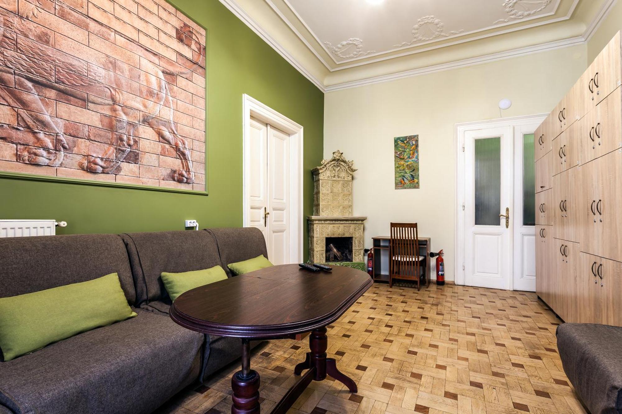 Leosphere Hostel Lwów Zewnętrze zdjęcie