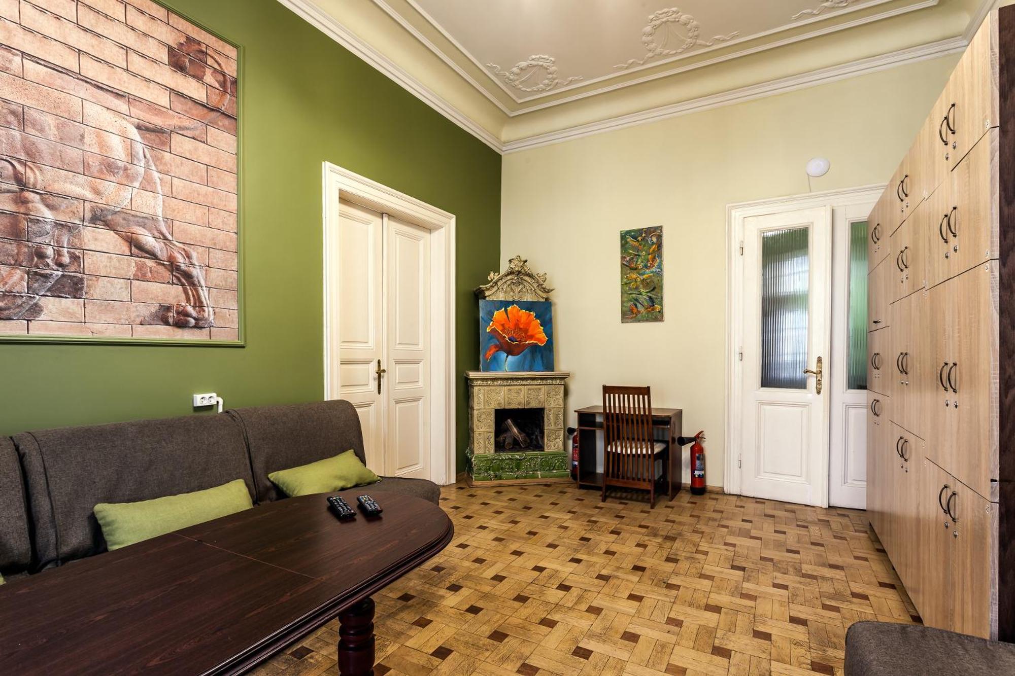 Leosphere Hostel Lwów Zewnętrze zdjęcie
