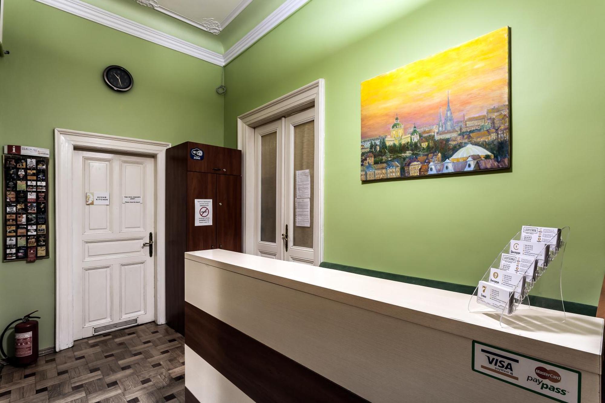 Leosphere Hostel Lwów Zewnętrze zdjęcie