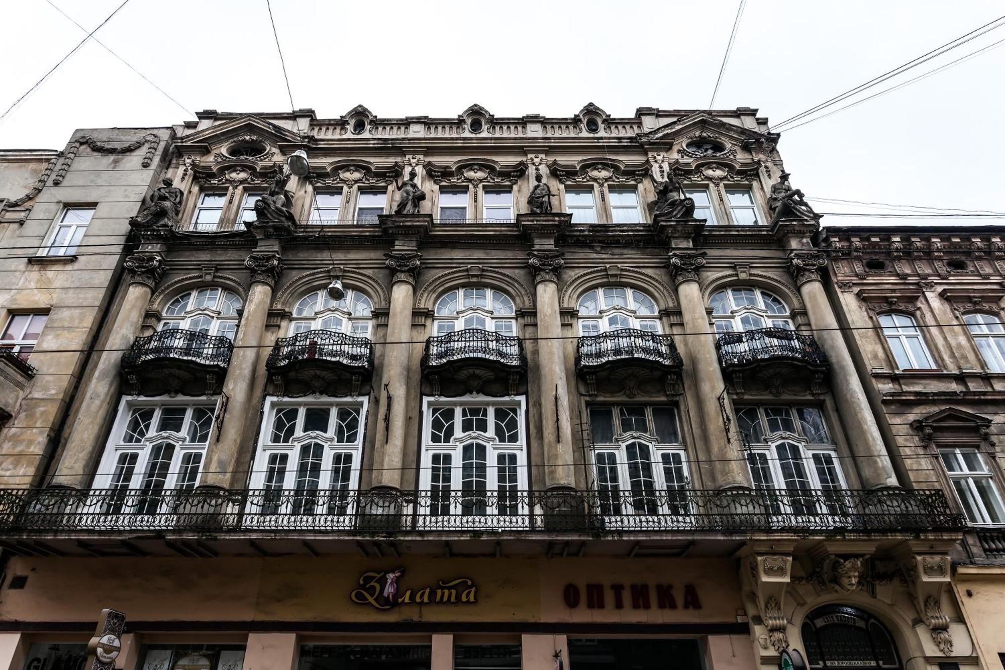 Leosphere Hostel Lwów Zewnętrze zdjęcie