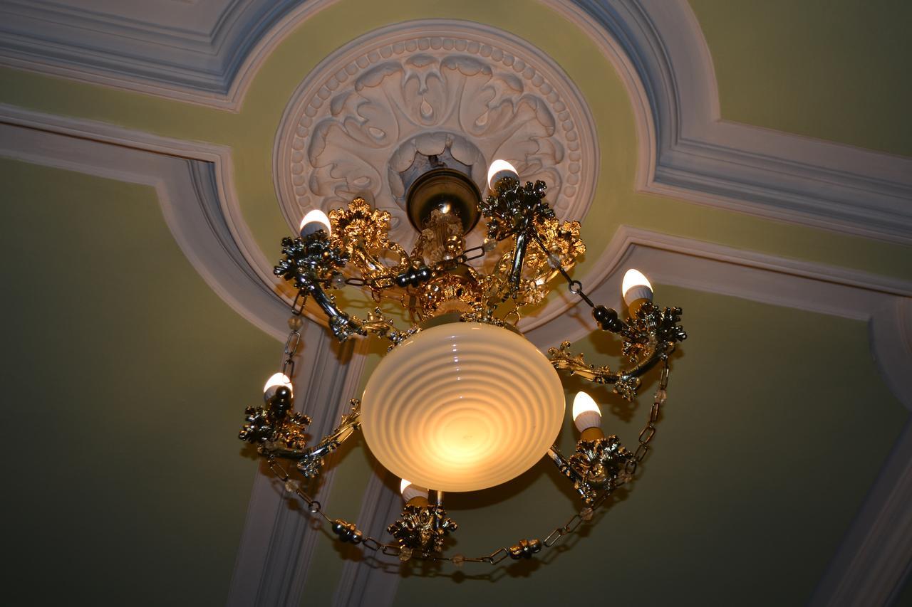 Leosphere Hostel Lwów Zewnętrze zdjęcie