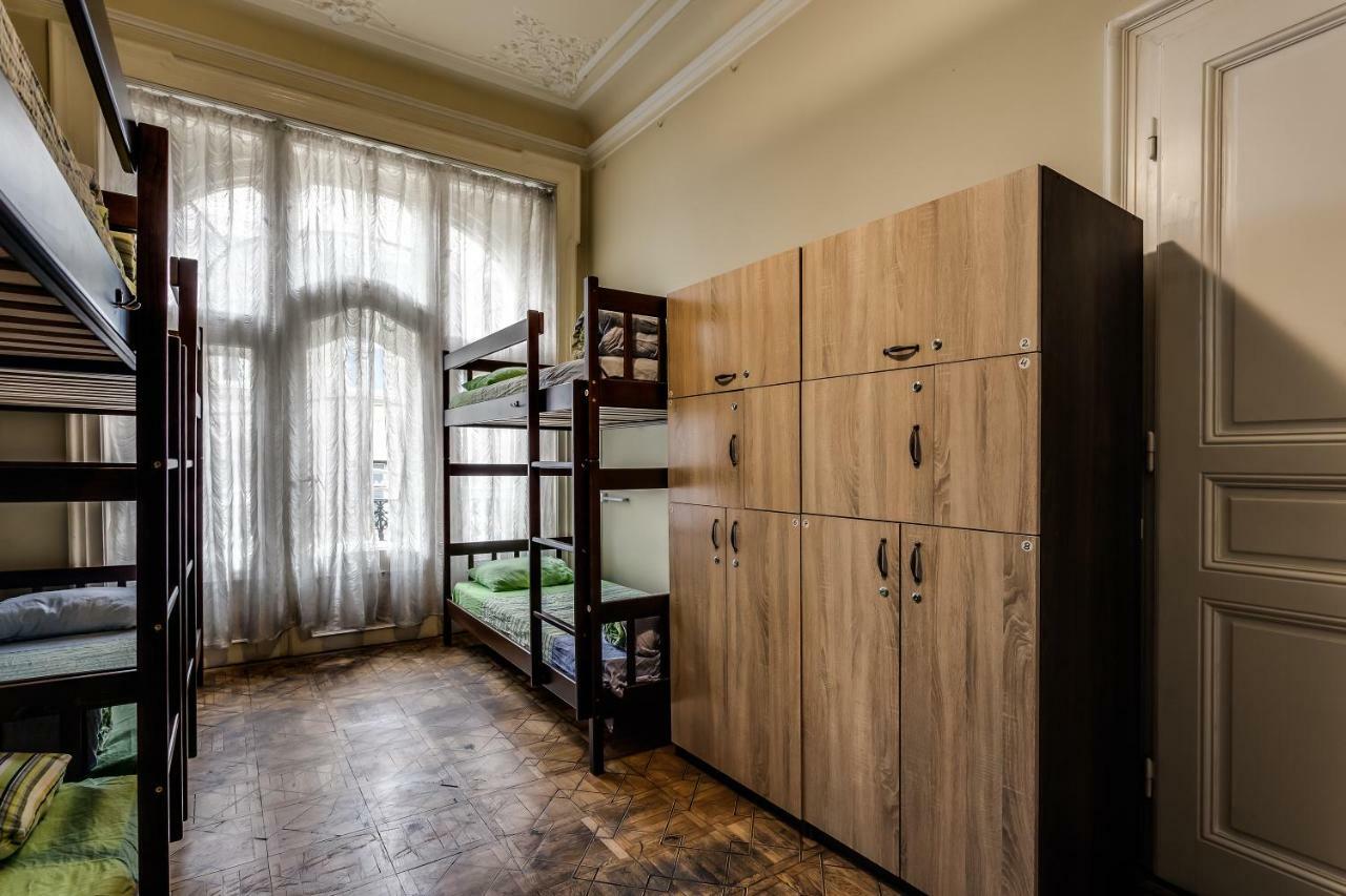 Leosphere Hostel Lwów Zewnętrze zdjęcie