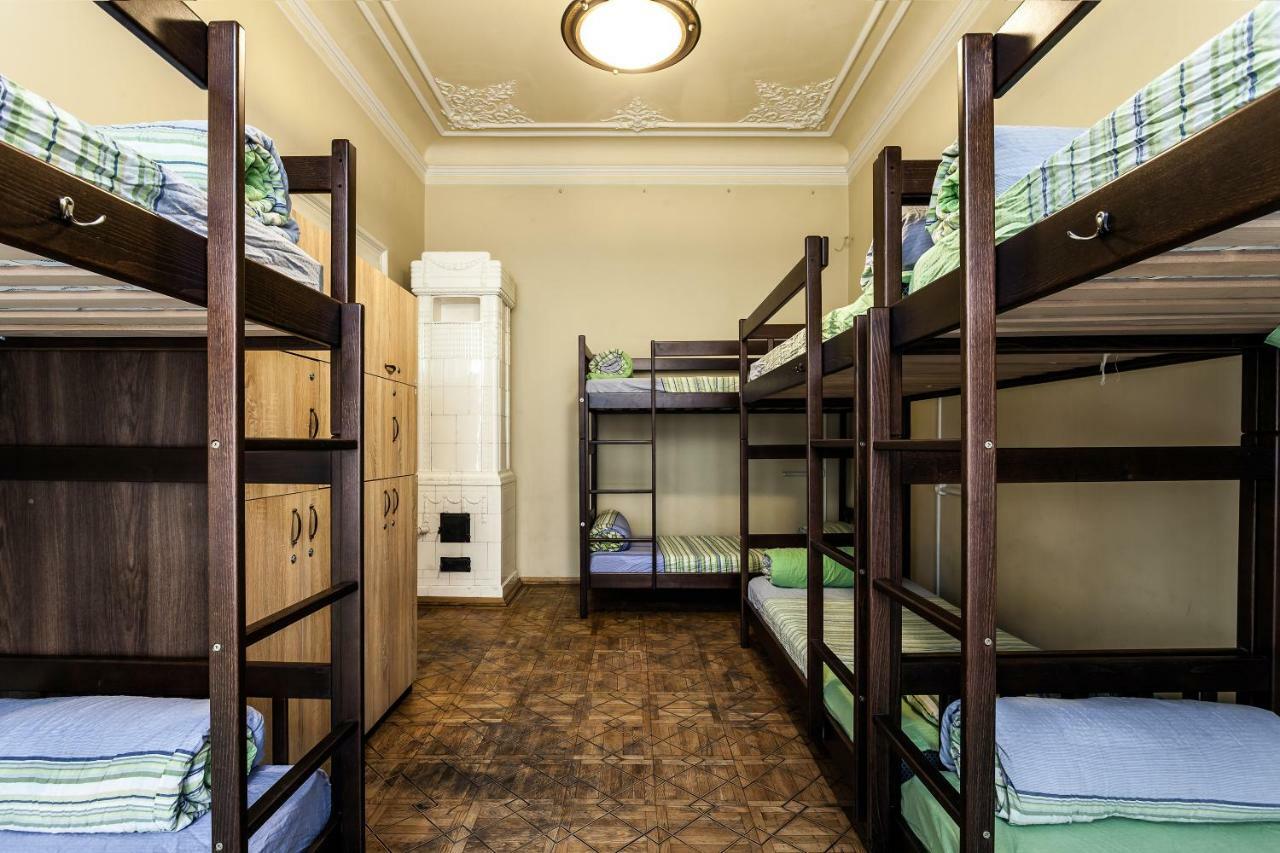 Leosphere Hostel Lwów Zewnętrze zdjęcie