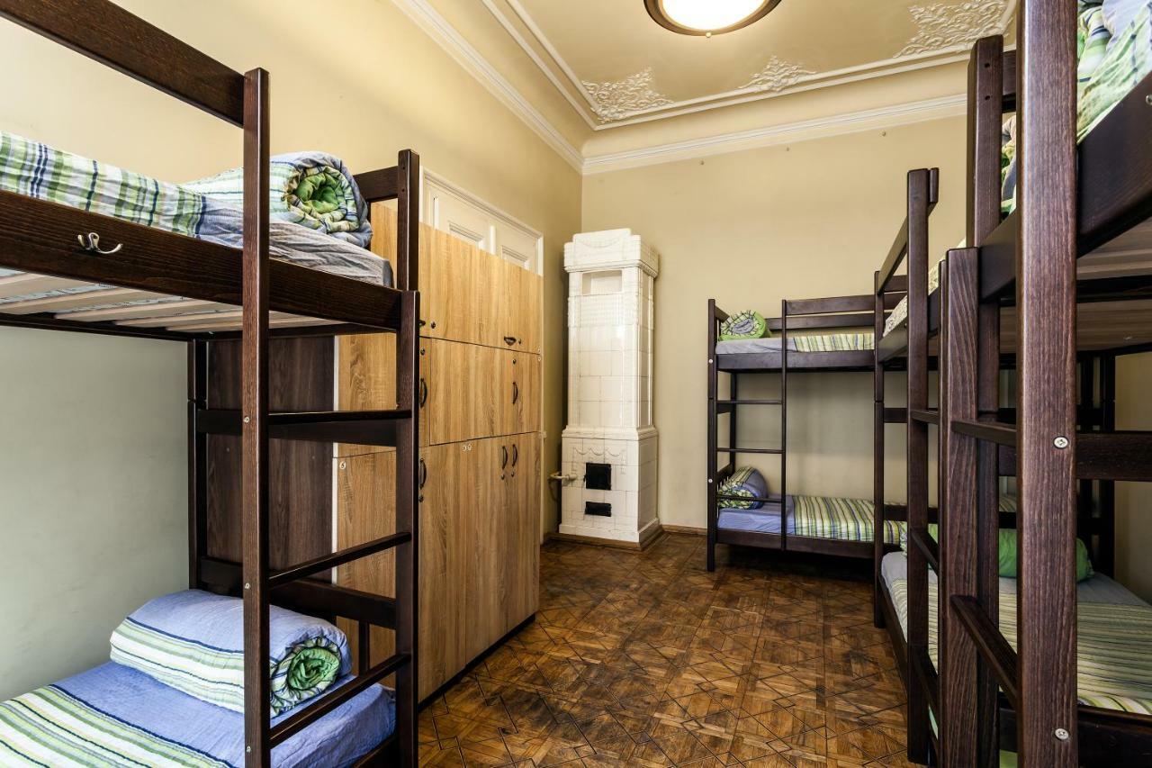 Leosphere Hostel Lwów Zewnętrze zdjęcie