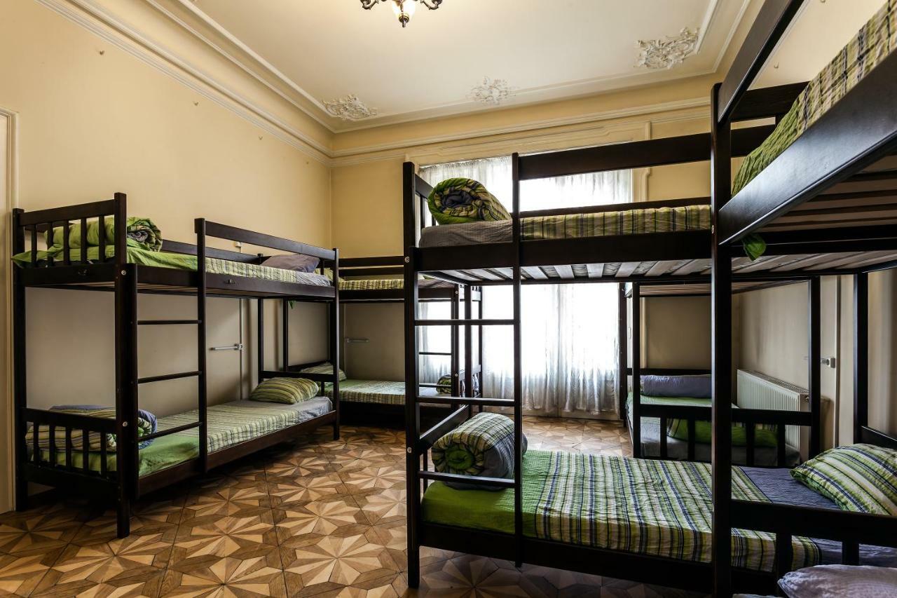 Leosphere Hostel Lwów Zewnętrze zdjęcie