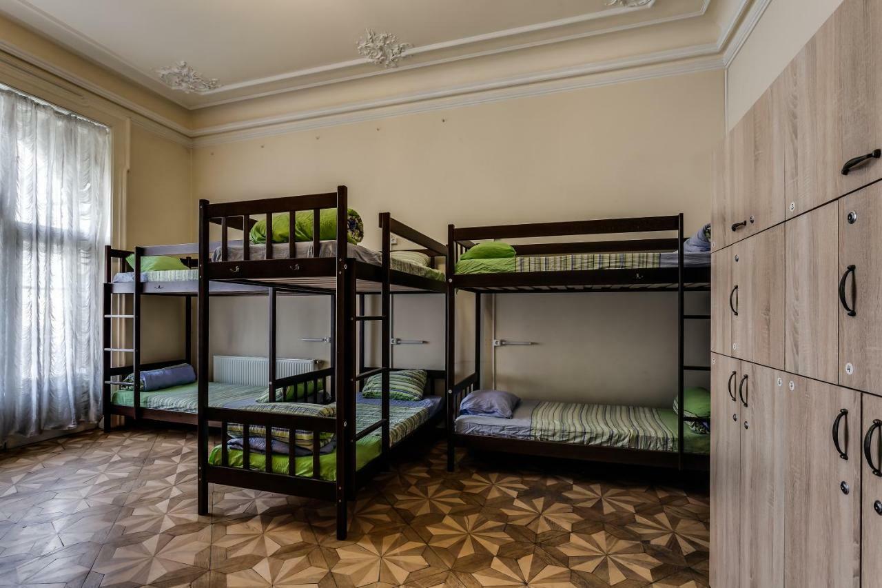 Leosphere Hostel Lwów Zewnętrze zdjęcie