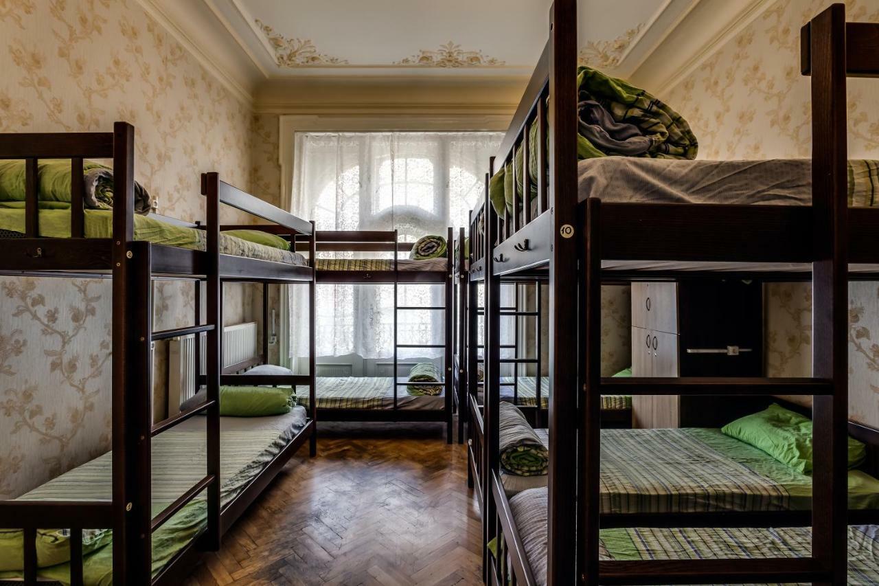Leosphere Hostel Lwów Zewnętrze zdjęcie