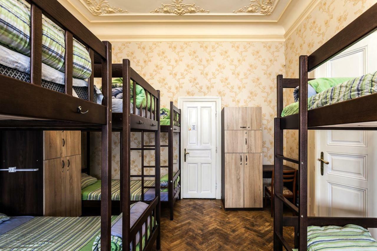 Leosphere Hostel Lwów Zewnętrze zdjęcie