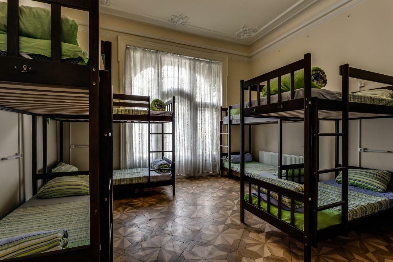 Leosphere Hostel Lwów Zewnętrze zdjęcie
