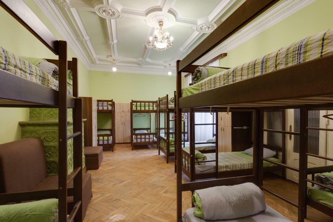 Leosphere Hostel Lwów Zewnętrze zdjęcie
