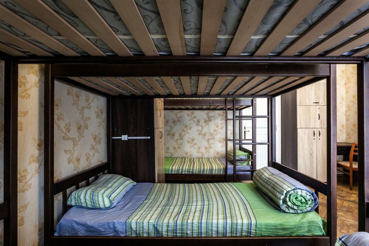 Leosphere Hostel Lwów Zewnętrze zdjęcie
