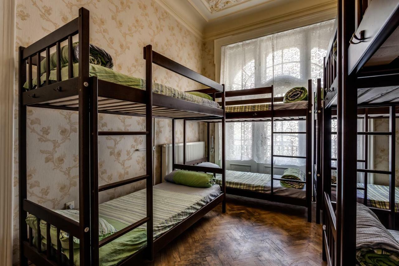 Leosphere Hostel Lwów Zewnętrze zdjęcie