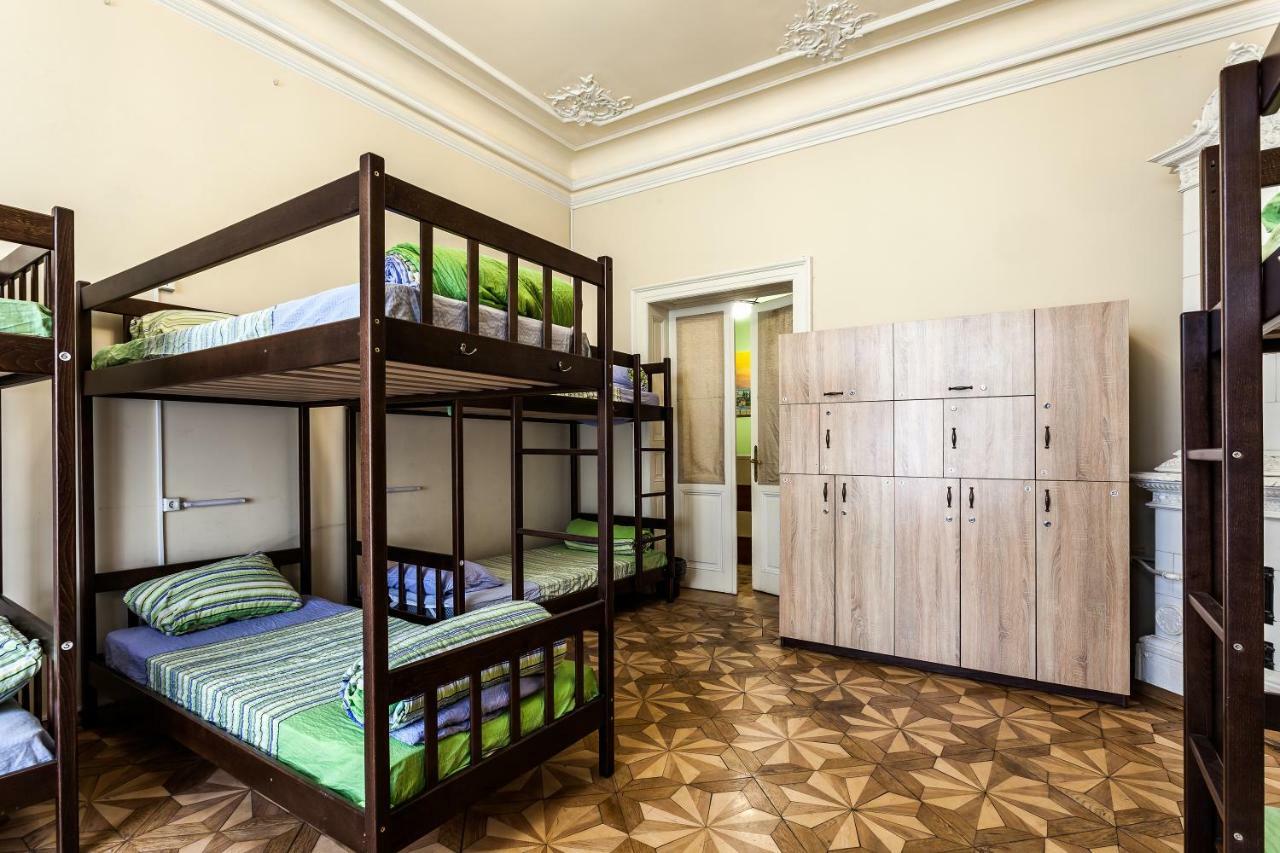 Leosphere Hostel Lwów Zewnętrze zdjęcie