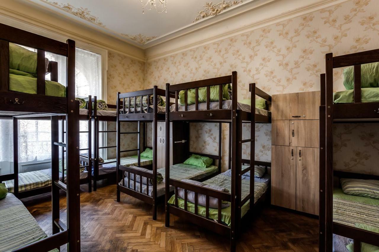 Leosphere Hostel Lwów Zewnętrze zdjęcie