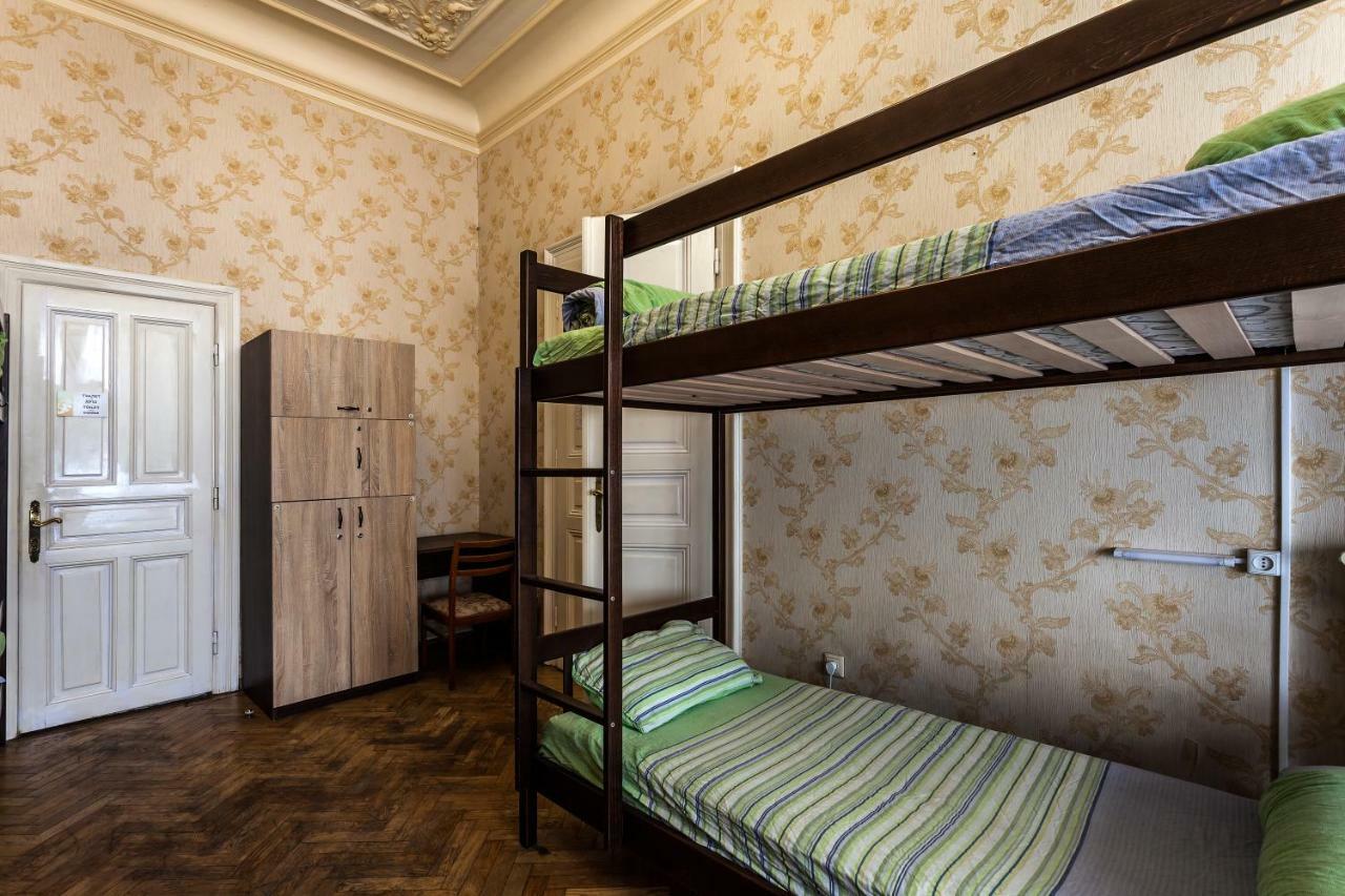 Leosphere Hostel Lwów Zewnętrze zdjęcie
