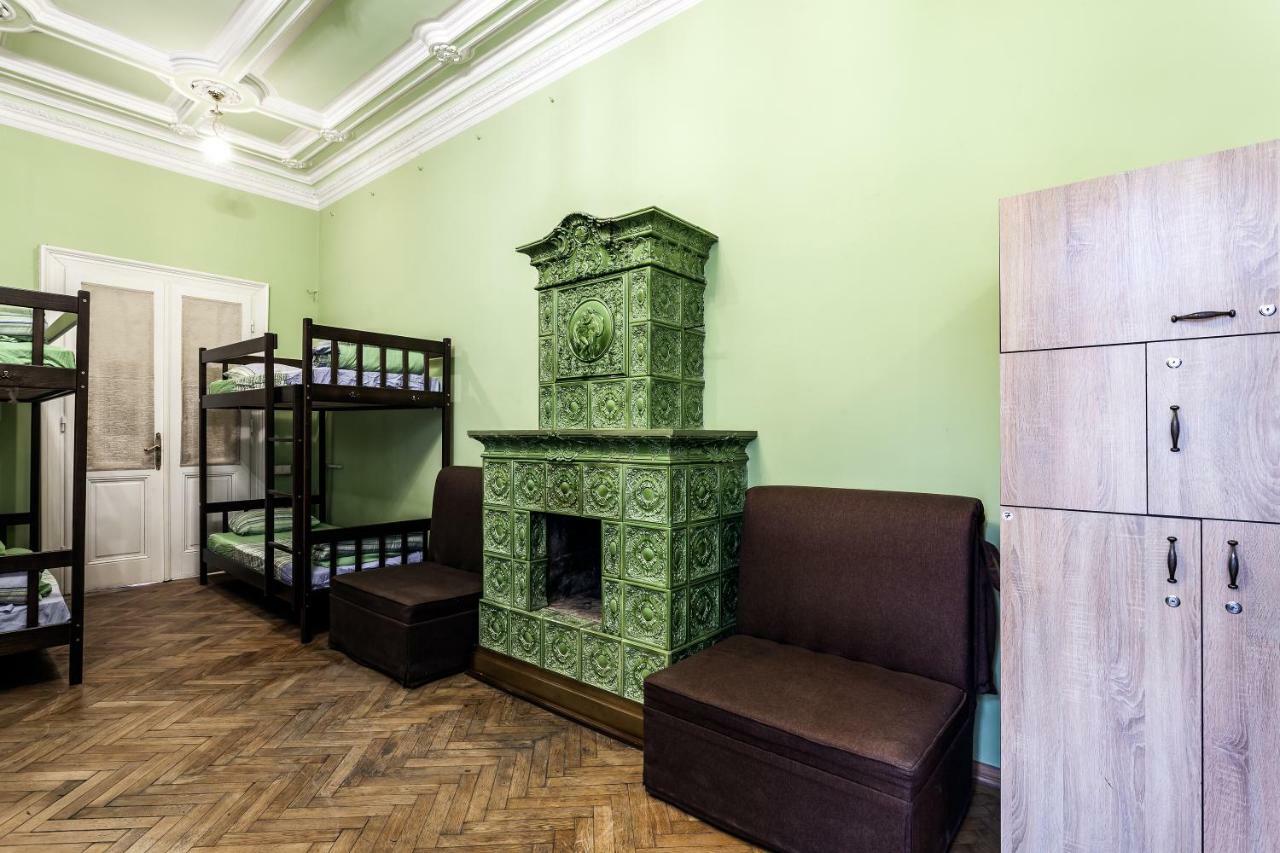 Leosphere Hostel Lwów Zewnętrze zdjęcie