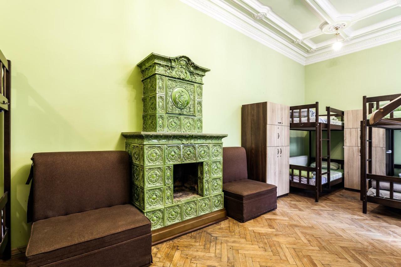 Leosphere Hostel Lwów Zewnętrze zdjęcie